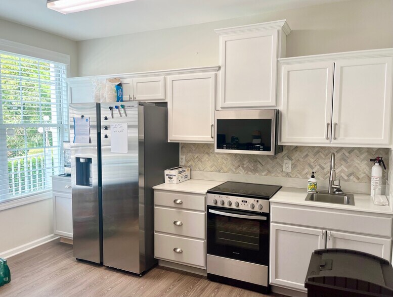 More Photos Of 172-184 Follins Ln, Saint Simons Island Office For Lease