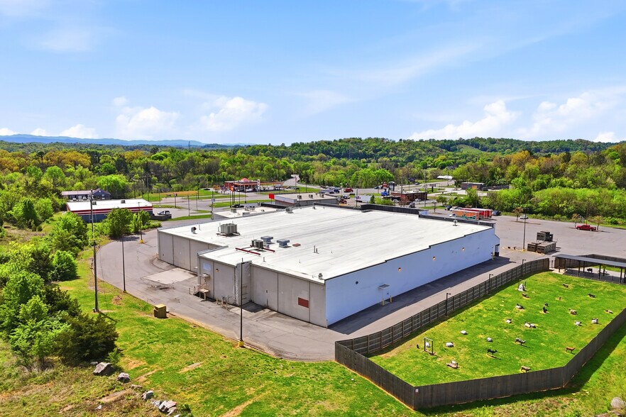 More Photos Of 6213-6221 Riverview Crossing Dr, Knoxville Supermarket For Sale