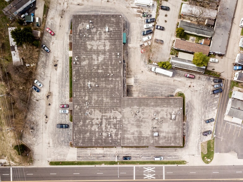 More Photos Of 110 S River Rd, Des Plaines Warehouse For Lease