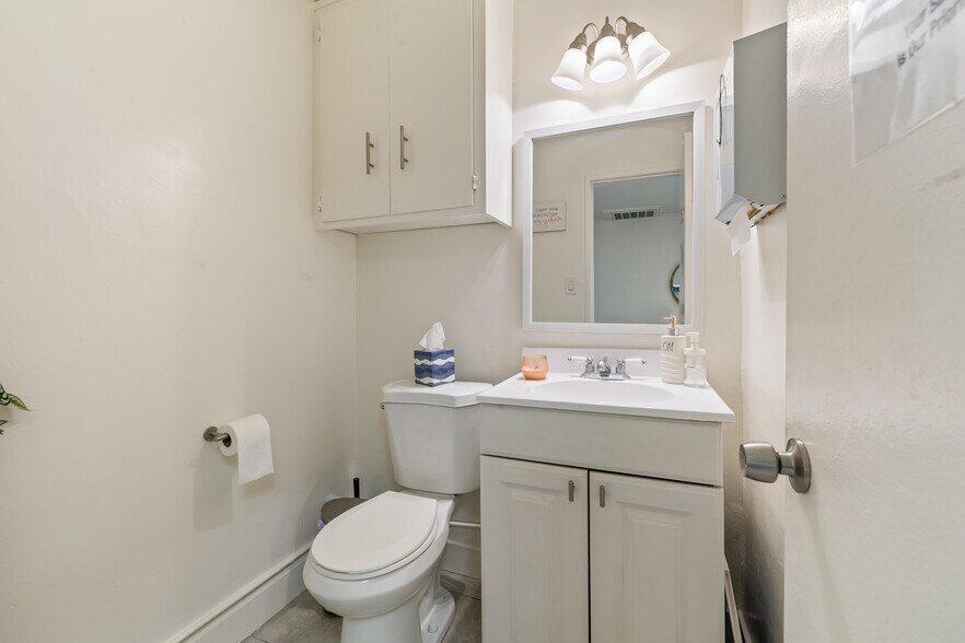 More Photos Of 4100-4102 W Magnolia Blvd, Burbank Storefront For Sale