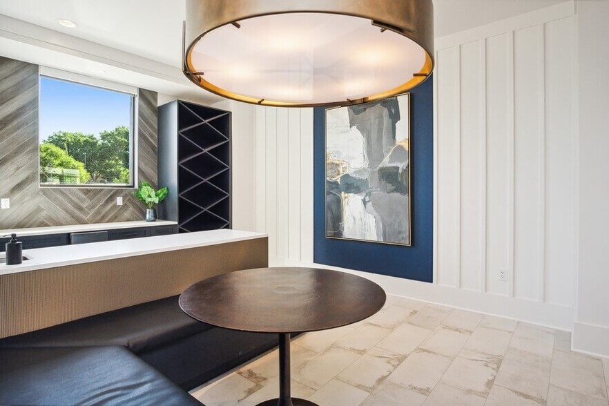 More Photos Of 168 E Midvillage Rd, Sandy Apartments For Lease