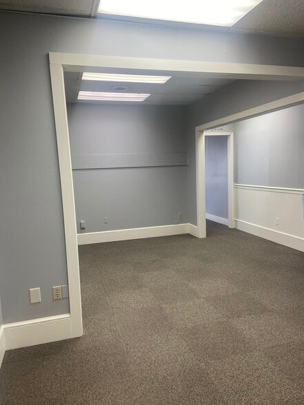 More Photos Of 101 Public Sq, Medina Storefront For Lease