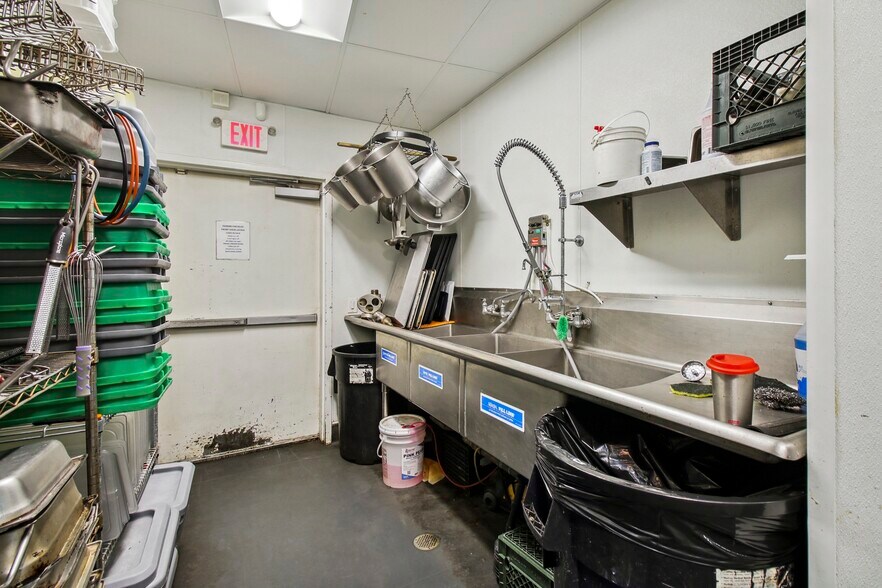 More Photos Of 4801 Folsom Blvd, Sacramento Freestanding For Lease