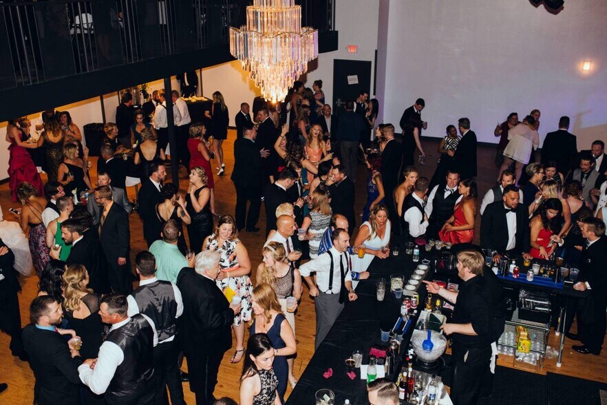 More Photos Of 201 E Lake St, Eau Claire General Retail For Sale