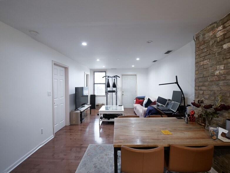 More Photos Of 2312 W 21st St, Chicago Apartments For Sale