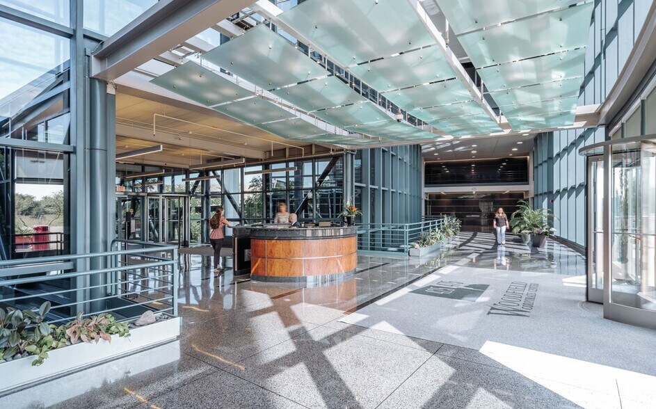 More Photos Of 425 N Martingale Rd, Schaumburg Office For Lease