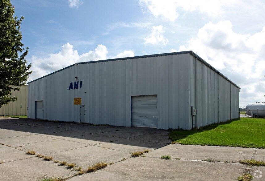More Photos Of 1997 Industrial Dr, Deland Airplane Hangar For Sale