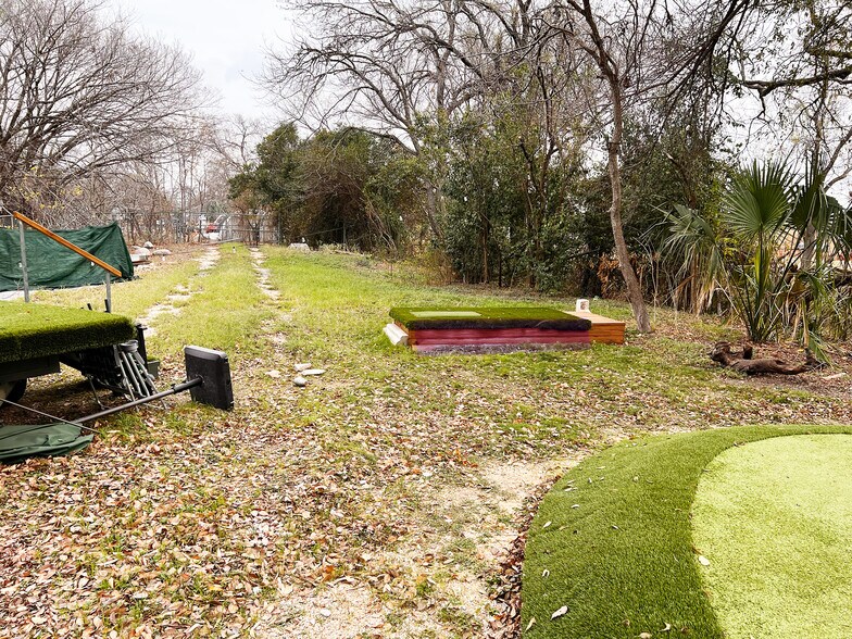 More Photos Of 914 Shady Ln, Austin Land For Lease