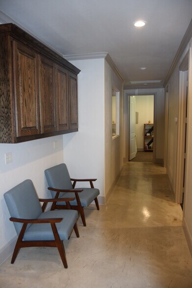 More Photos Of 414 N Main St, Grapevine Loft Creative Space For Lease