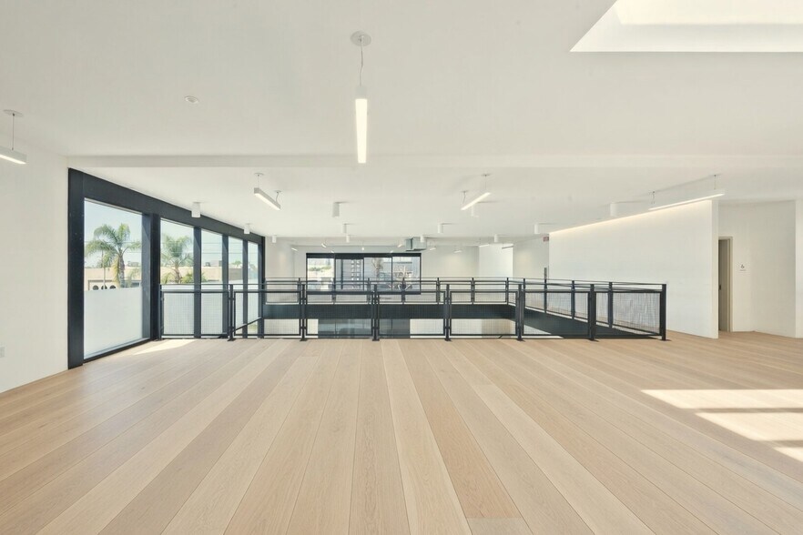 More Photos Of 940 N Highland Ave, Los Angeles Loft Creative Space For Lease