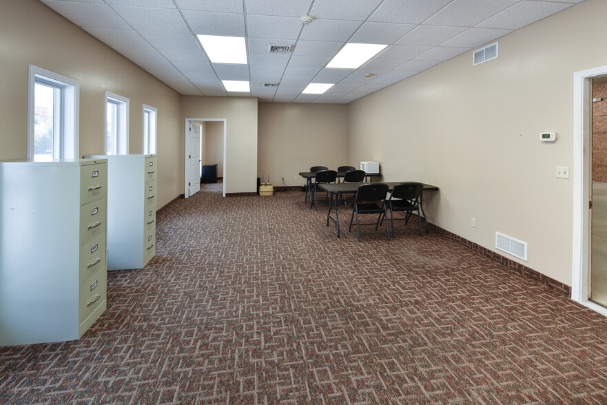 More Photos Of 1200 S Hartshorn Rd, Lakeside Marblehead Warehouse For Sale