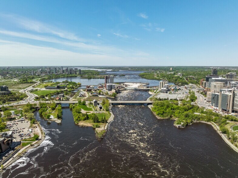More Photos Of 15 Rue Jos-Montferrand, Gatineau Office For Lease