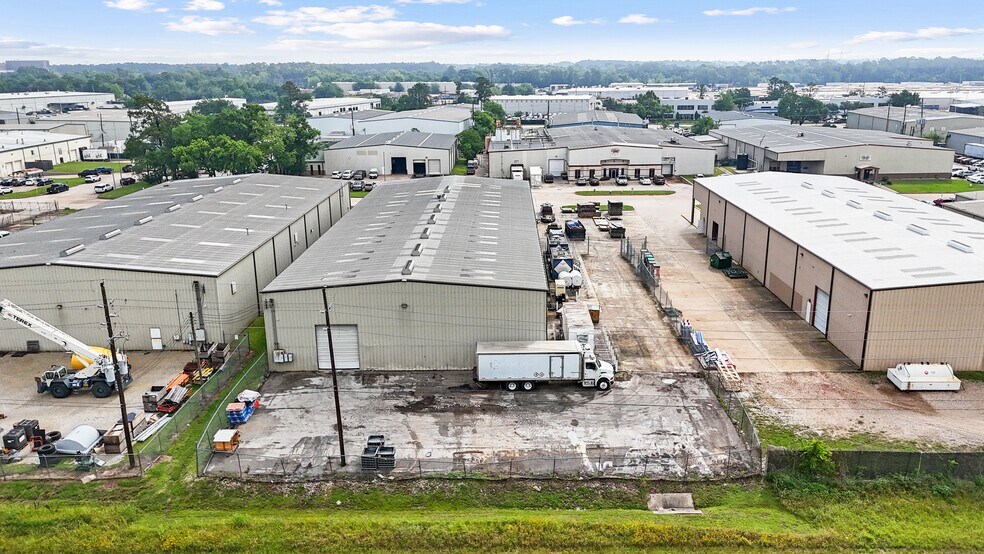 More Photos Of 14151 Interdrive W, Houston Warehouse For Sale