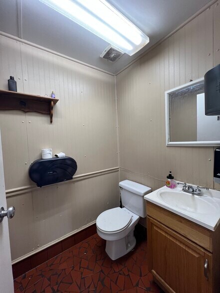 More Photos Of 1513 Rice Ave, Dublin Carwash For Sale