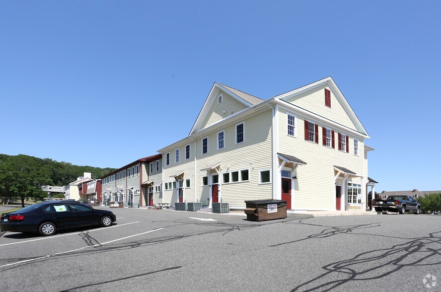 More Photos Of 245 Amity Rd, Woodbridge Storefront Retail Office For Lease