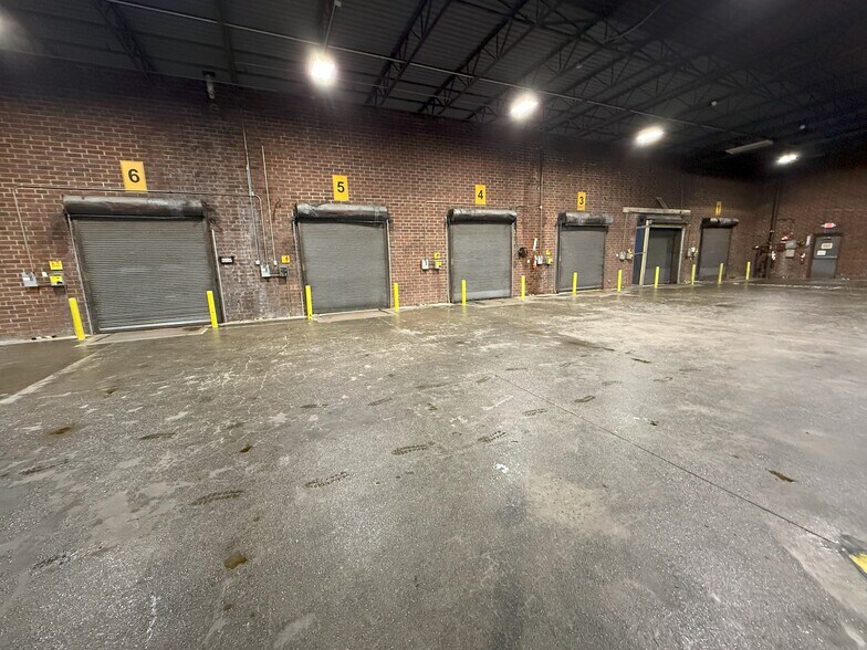 More Photos Of 11129 Monroe Rd, Matthews Warehouse For Lease