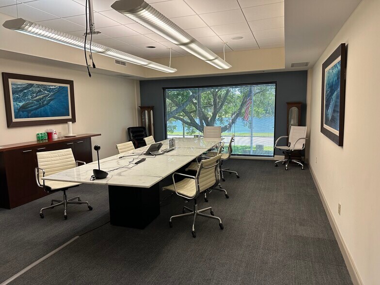 More Photos Of 6811 Phillips Industrial Blvd, Jacksonville Flex For Lease