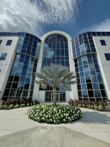More Photos Of 2675 Winkler Ave, Fort Myers Medical For Lease