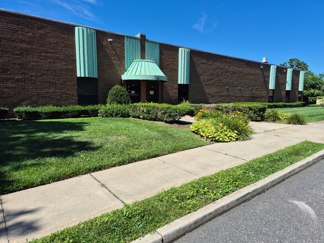 Primary Photo Of 32-40 Commercial Blvd, Medford Warehouse For Lease
