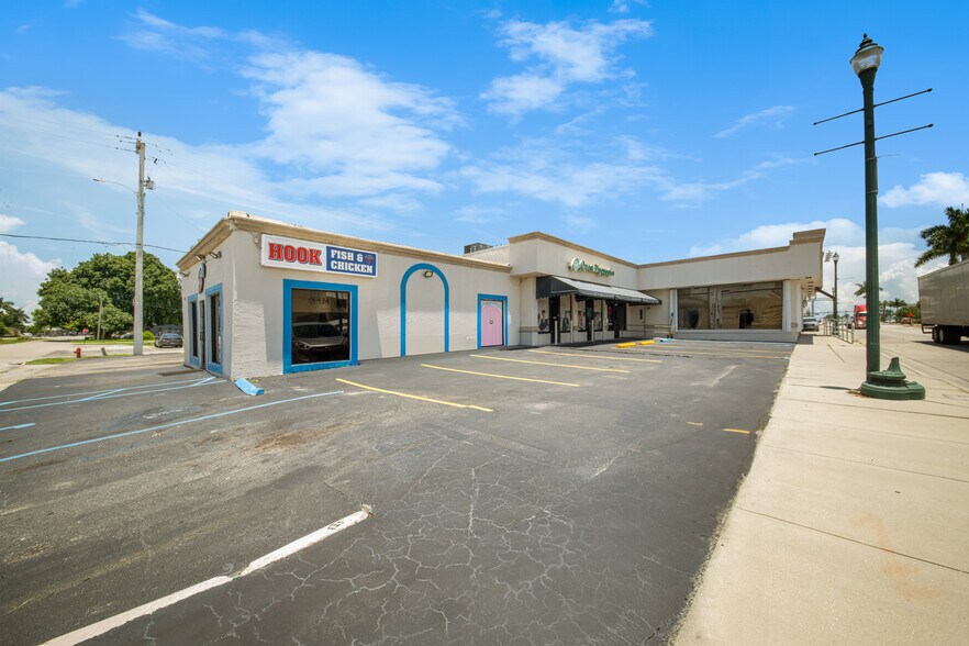More Photos Of 362-364 S Main St, Belle Glade Storefront Retail Office For Sale
