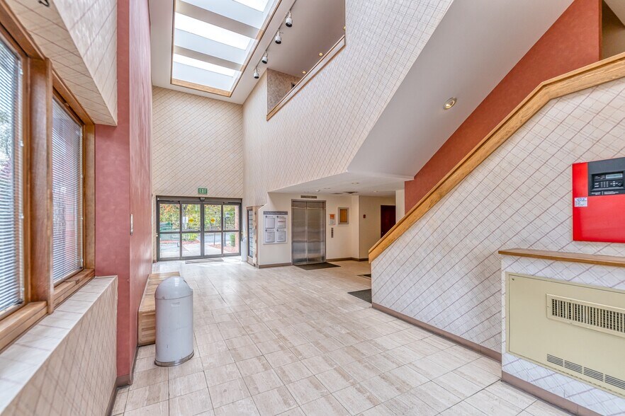 More Photos Of 40 Hurley Ave, Kingston Medical For Sale