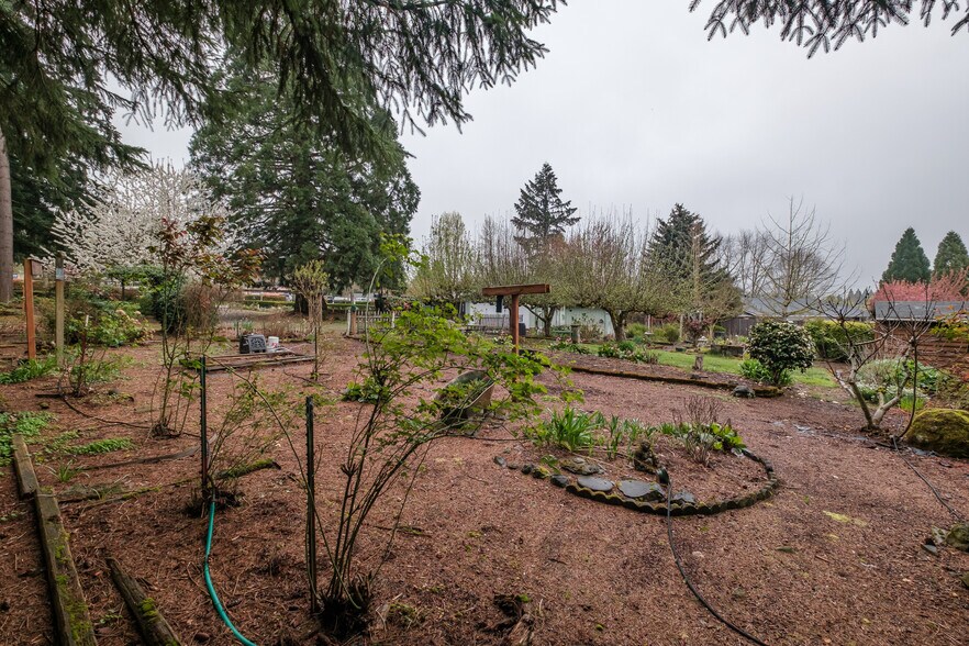 More Photos Of 5198 Skyline Rd S, Salem Multifamily For Sale