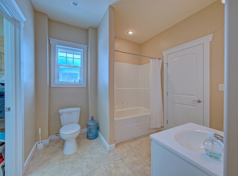 More Photos Of 5015 50 St, Chipman General Retail For Sale