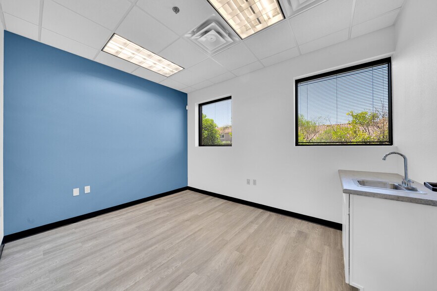 More Photos Of 4729 E Union Hills Dr, Phoenix Medical For Sale