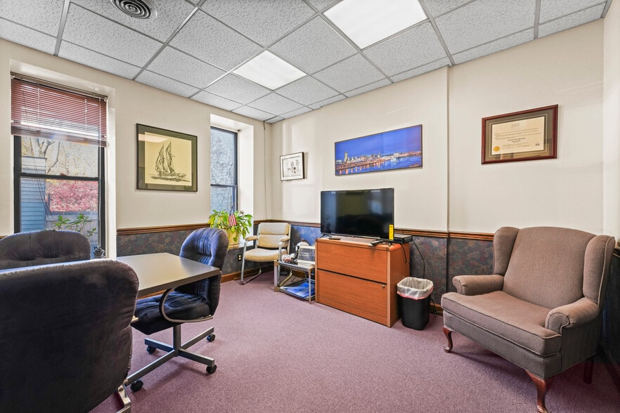 More Photos Of 132-134 S Swan St, Albany Office Residential For Sale