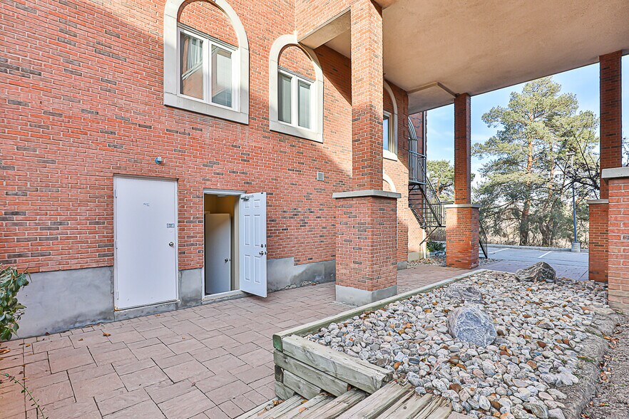 More Photos Of 335 Renfrew Dr, Markham Medical For Sale