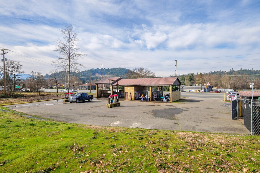 More Photos Of 2521 Williams Hwy, Grants Pass Carwash For Sale