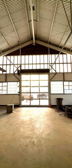 More Photos Of 126 E 16th St, Costa Mesa Warehouse For Lease