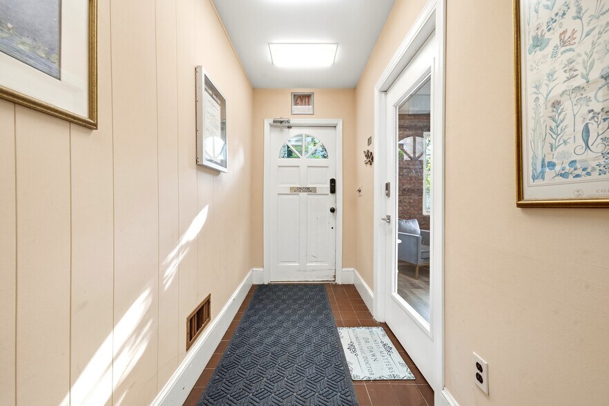 More Photos Of 168 Main St, Huntington Office For Lease