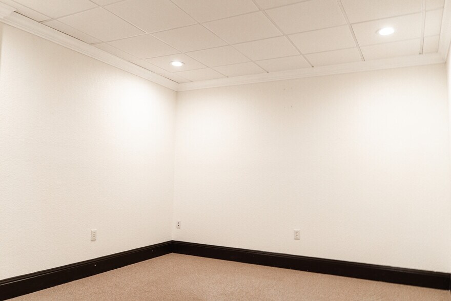 More Photos Of 131 E New York Ave, Deland Medical For Lease