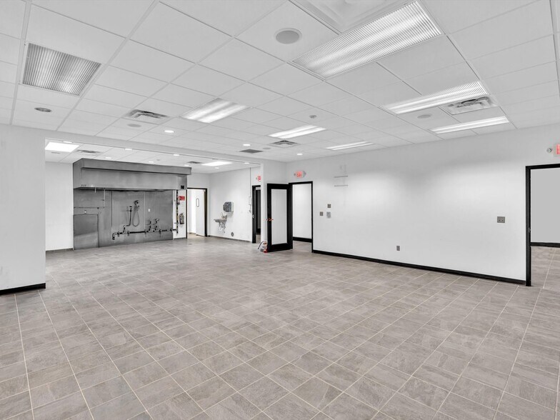 More Photos Of 2200 N University Dr, Sunrise Warehouse For Lease