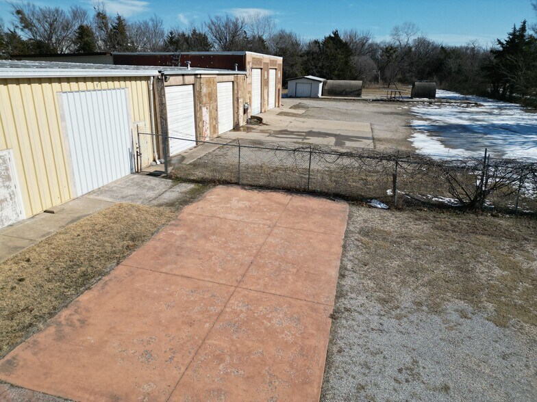 More Photos Of 400 E Jackson St, Broken Arrow Warehouse For Lease