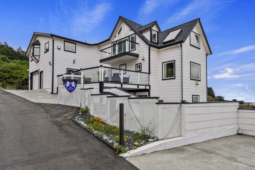 More Photos Of 266 Dolphin Dr, Whitethorn Hotel For Sale