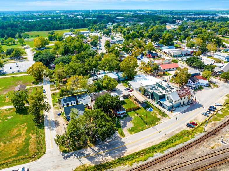 More Photos Of 106 Spring School Rd, Spring Storefront Retail Office For Sale