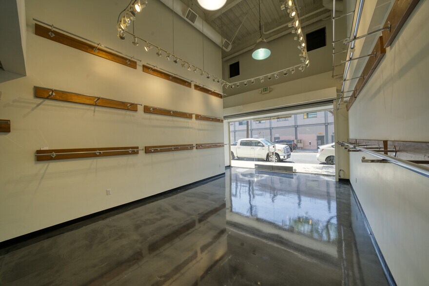 More Photos Of 747 E 10th St, Los Angeles Storefront For Sale