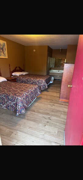 More Photos Of 466 W Trilby St, Wrightsville Hotel For Sale