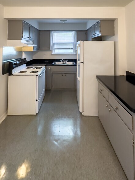 More Photos Of 1025-1049 W Vermont Ave, Calumet Park Apartments For Sale