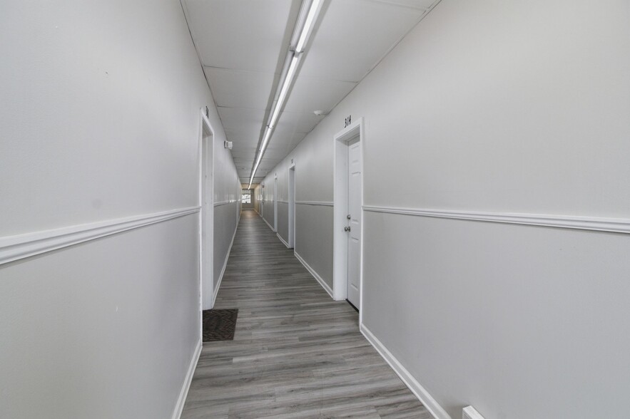 More Photos Of 303 S Poplar St, Paris Apartments For Sale