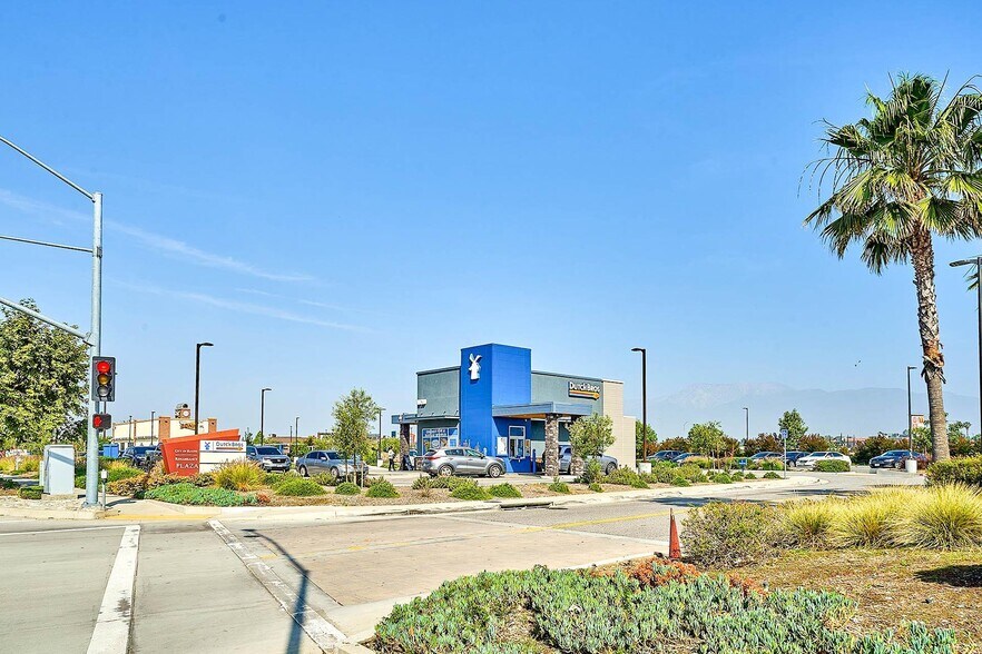 More Photos Of 1020 Renaissance Pky, Rialto Freestanding For Sale