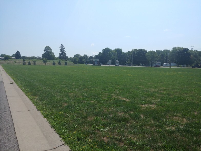 More Photos Of 515 Sampson Dr, Macedon Unknown For Lease