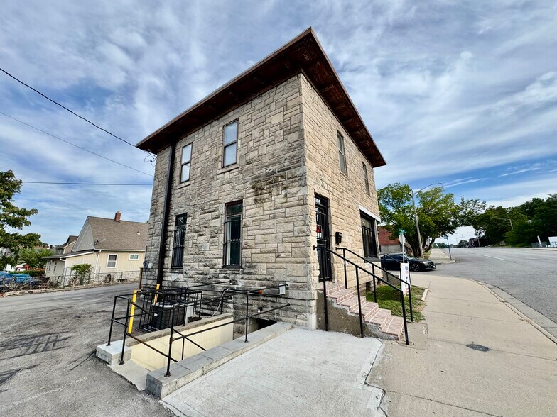 More Photos Of 225 N 7th St, Kansas City Flex For Sale