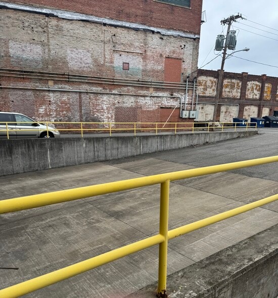 More Photos Of 2 Potomac St, Rochester Warehouse For Lease