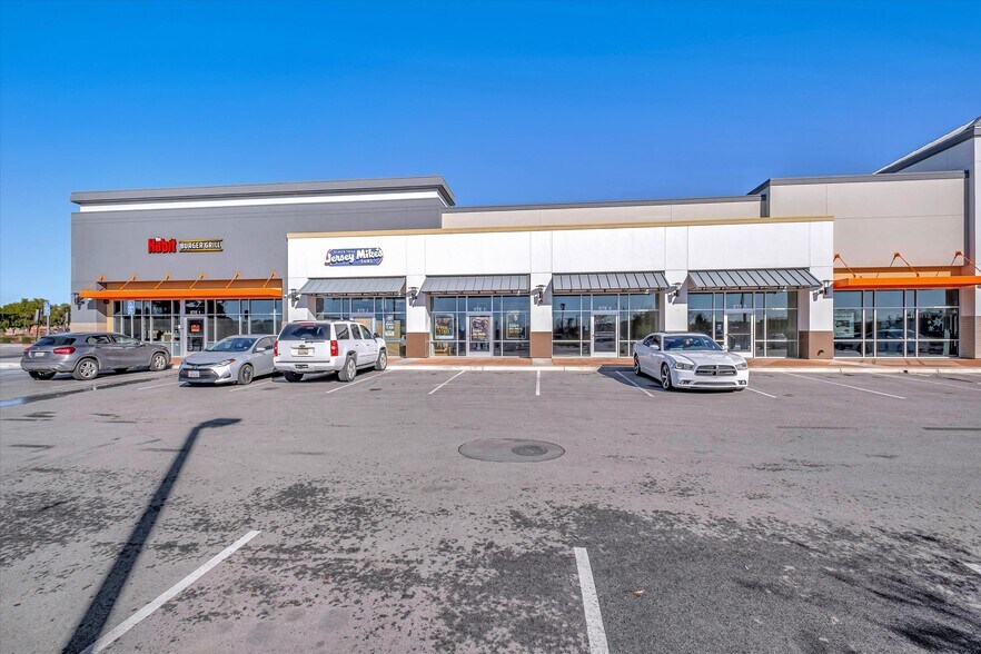 More Photos Of 999 Main St, Watsonville Unknown For Lease