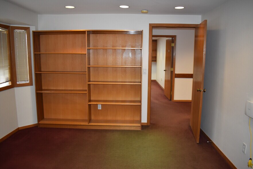 More Photos Of 6314 19th St W, Fircrest Office For Lease