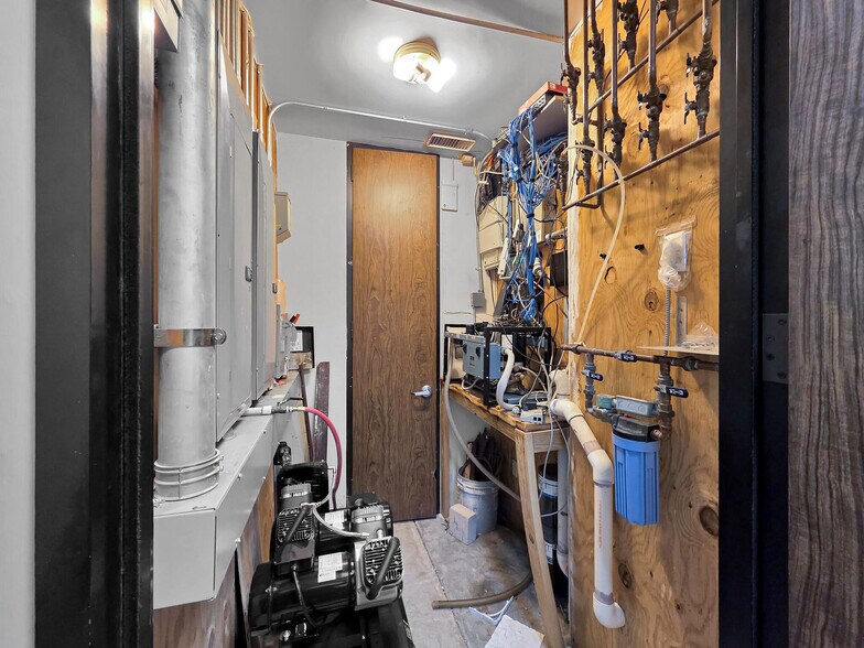 More Photos Of 6429 Fairmont Pky, Pasadena Office For Sale