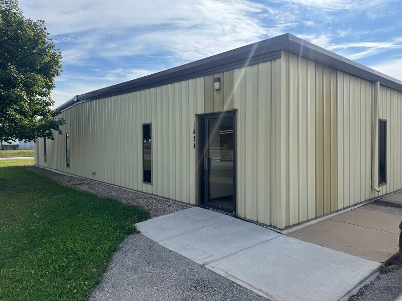 More Photos Of 1434 Progress Ln, Omro Distribution For Sale